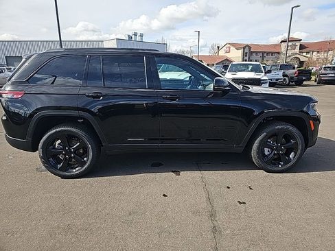 Used 2025 Jeep Grand Cherokee Limited w/ Black Appearance Package image 6