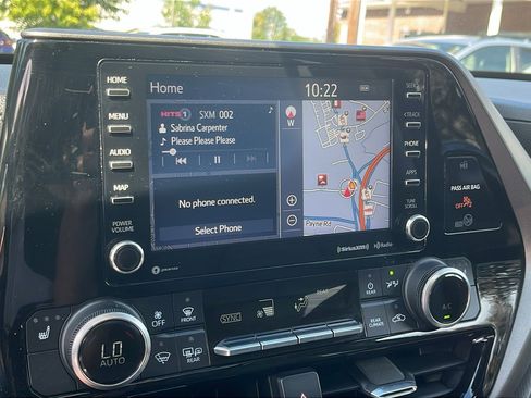 Used 2020 Toyota Highlander XLE image 17