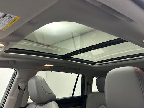 Used 2024 Toyota Highlander Platinum image 19