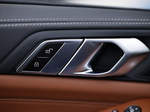 New 2026 BMW X5 M60i w/ Climate Comfort Package image 16