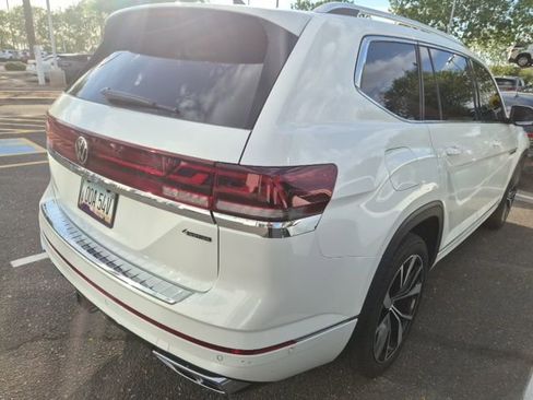 Used 2024 Volkswagen Atlas SEL Premium R-Line image 3