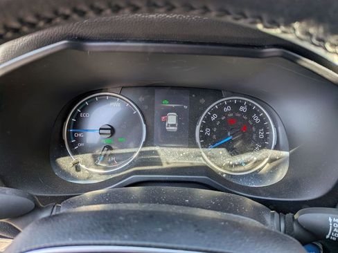 Used 2022 Toyota RAV4 XLE Premium image 10