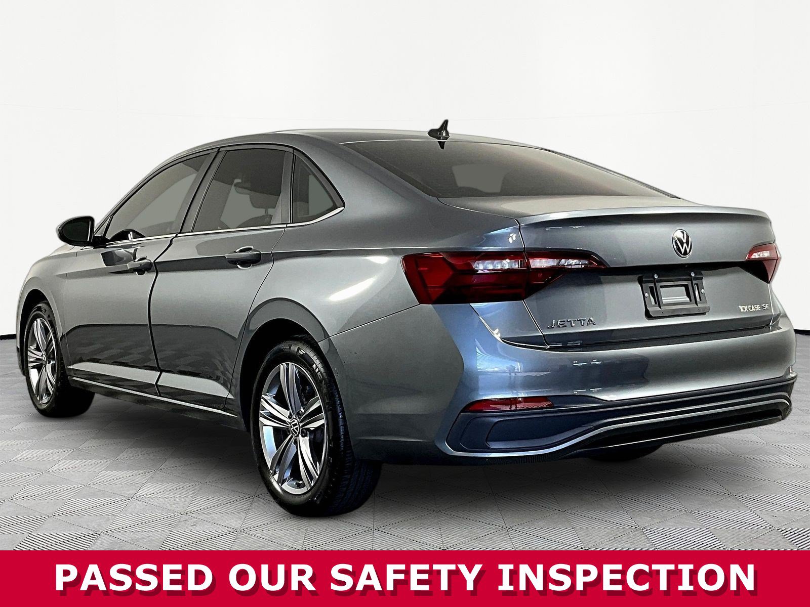 Used 2023 Volkswagen Jetta SE FWD image 4