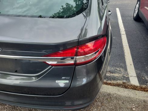 Used 2018 Ford Fusion SE FWD image 9