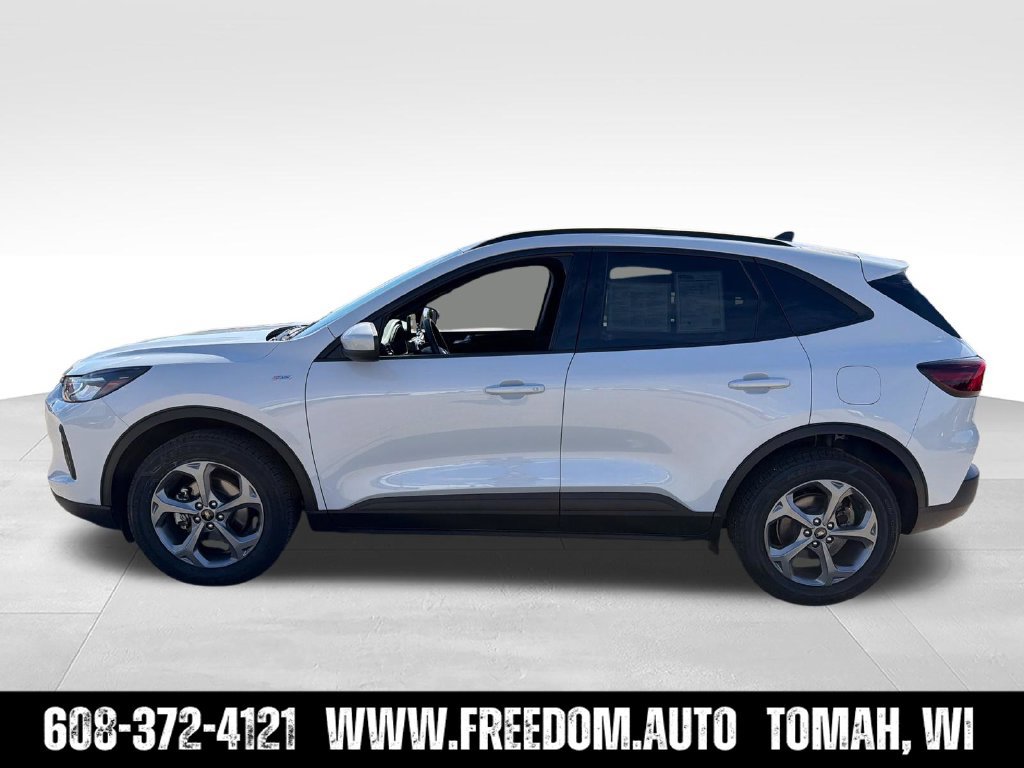 Used 2025 Ford Escape ST-Line Select AWD/4WD image 3