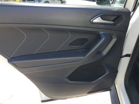 Used 2022 Volkswagen Tiguan SEL R-Line image 11