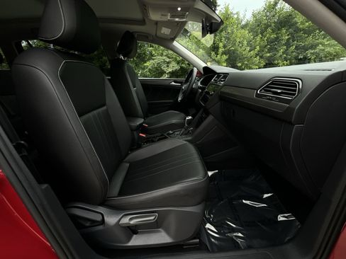 Used 2022 Volkswagen Tiguan SE AWD/4WD image 35
