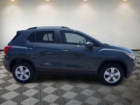 Used 2022 Chevrolet Trax LT w/ LT Convenience Package AWD/4WD image 4