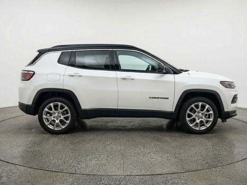 Used 2025 Jeep Compass Limited AWD/4WD image 11