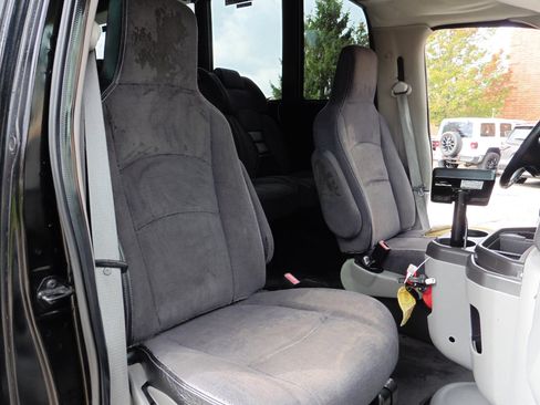 Used 2011 Ford E-450 and Econoline 450 Super Duty w/ Shuttle Bus Prep Pkg image 27