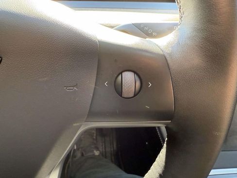 Used 2022 Tesla Model Y Long Range image 22