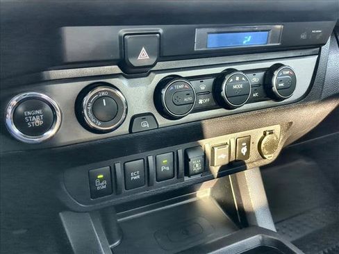 Used 2021 Toyota Tacoma TRD Sport image 14