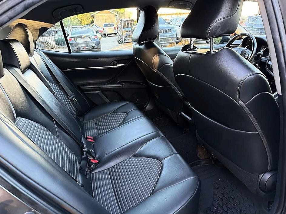 Used 2019 Toyota Camry SE FWD image 16