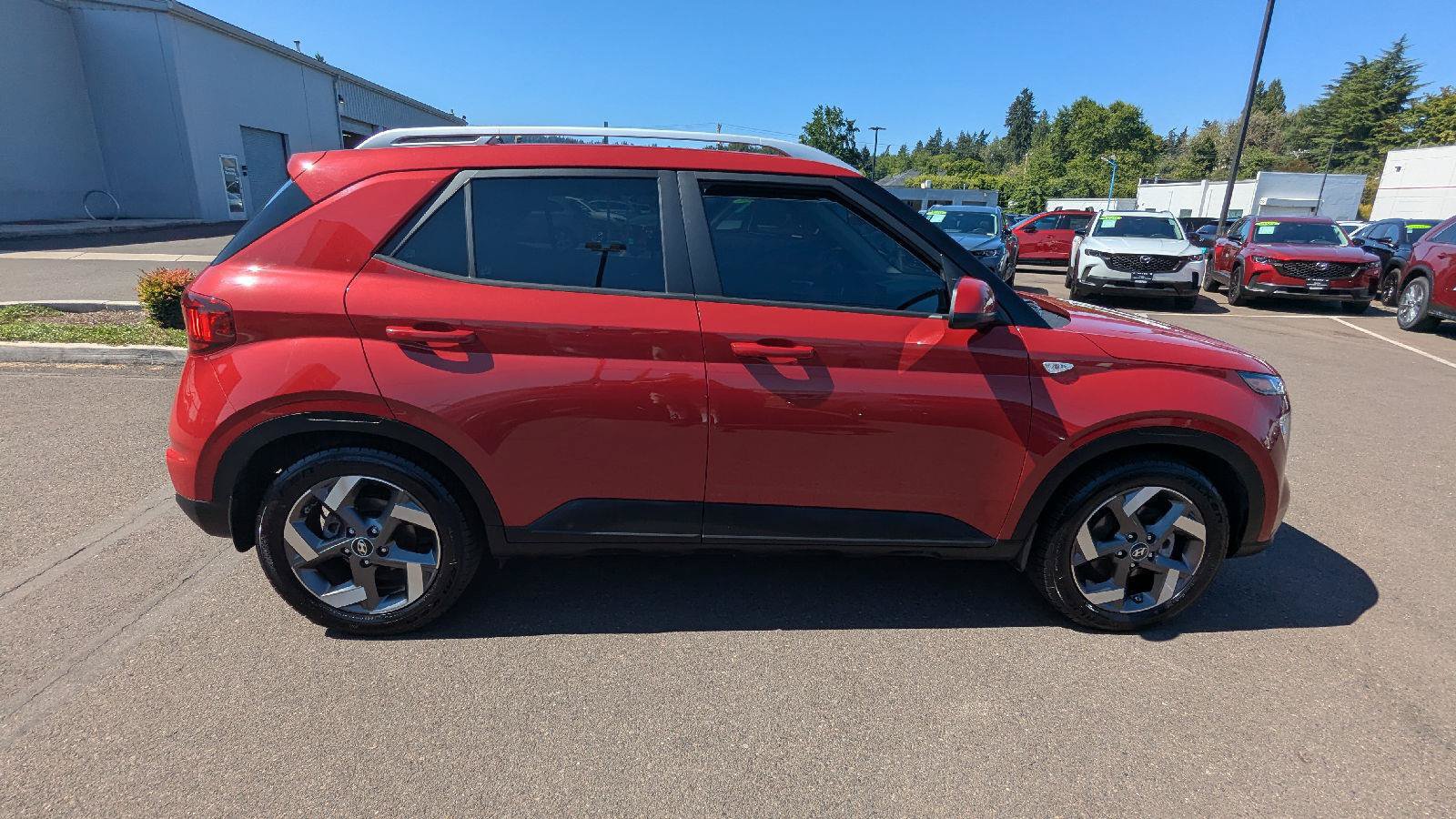 Used 2022 Hyundai Venue SEL FWD image 7
