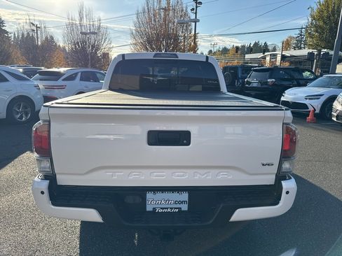Used 2022 Toyota Tacoma TRD Off-Road image 6