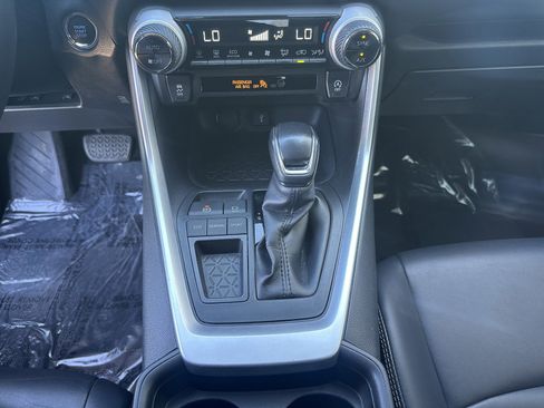 Used 2020 Toyota RAV4 XLE Premium FWD image 21