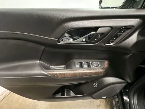 Used 2023 GMC Acadia Denali w/ Denali Ultimate Package image 20