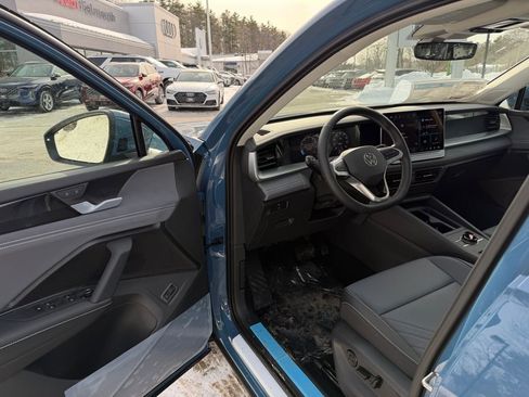 New 2026 Volkswagen Tiguan SE image 17