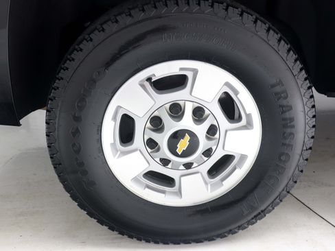 Used 2017 Chevrolet Suburban 3500 LS w/ Driver Alert Package AWD/4WD image 32