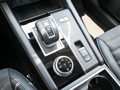 New 2024 Mitsubishi Outlander SE image 33