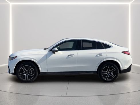 Used 2025 Mercedes-Benz GLC 300 4MATIC image 8