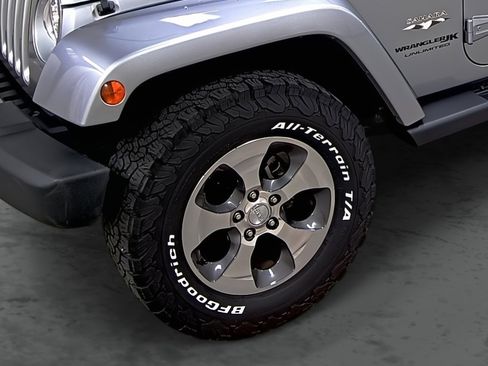 Used 2018 Jeep Wrangler Unlimited Sahara image 7