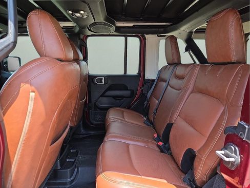 Used 2021 Jeep Wrangler Unlimited Sahara AWD/4WD image 10