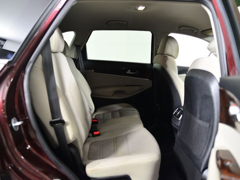 Used 2017 Kia Sorento LX image 20