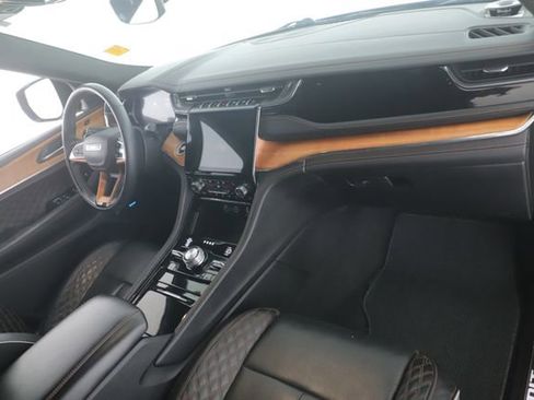 Used 2025 Jeep Grand Cherokee Summit image 34