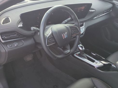 Used 2024 Buick Envista Avenir image 2