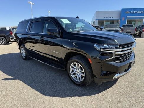 Used 2022 Chevrolet Suburban LT w/ Luxury Package image 10