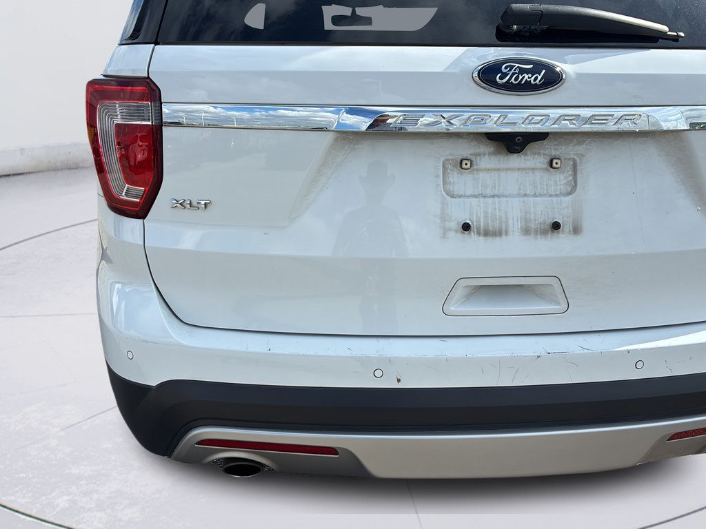 Used 2017 Ford Explorer XLT w/ Equipment Group 202A FWD image 39