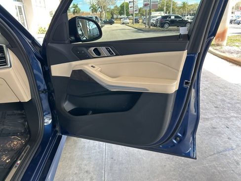 Used 2022 BMW X5 xDrive40i w/ M Sport Package AWD/4WD image 26