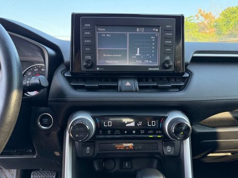 Used 2020 Toyota RAV4 XLE FWD image 18