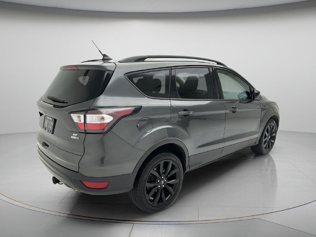 Used 2018 Ford Escape SE w/ SE Sport Appearance Package AWD/4WD image 5