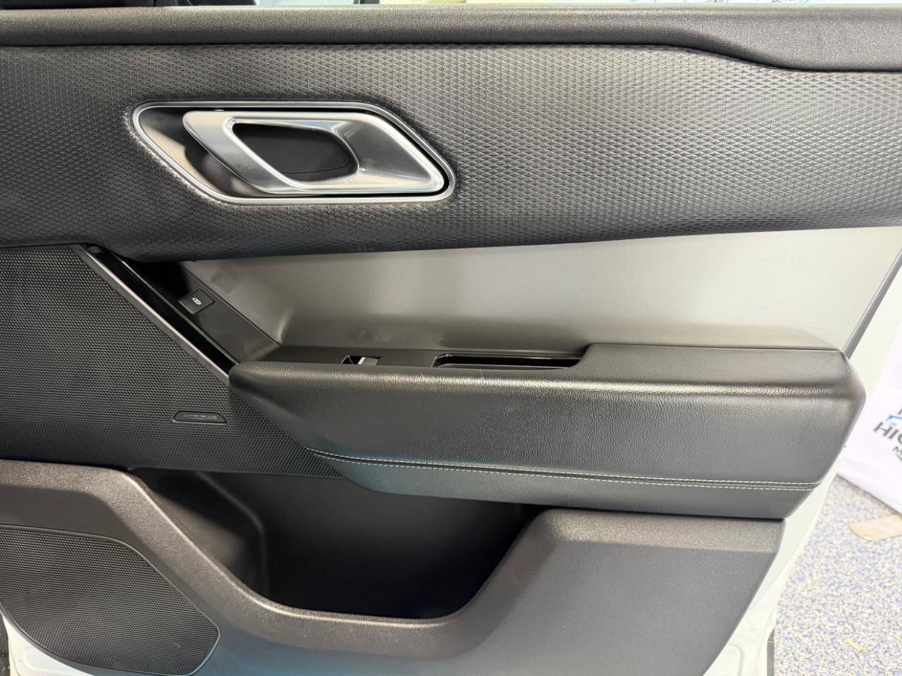 Used 2018 Land Rover Range Rover Velar S AWD/4WD image 26