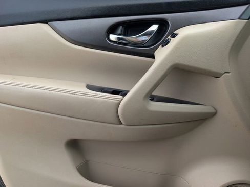 Used 2015 Nissan Rogue SV w/ SV Premium Package image 16