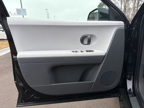 Used 2025 Hyundai Ioniq 5 SEL image 3