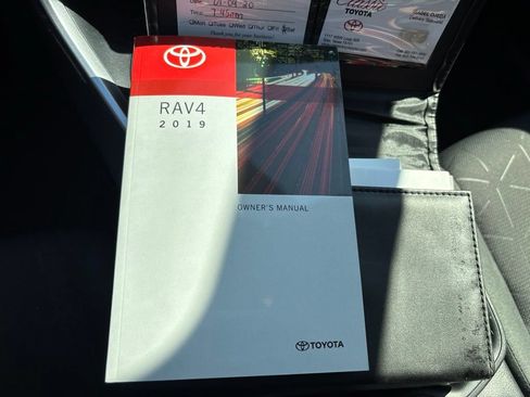 Used 2019 Toyota RAV4 XLE w/ Convenience Package FWD image 29