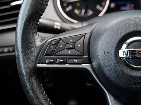 Used 2018 Nissan Rogue SV FWD image 24