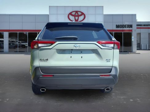Used 2023 Toyota RAV4 XLE AWD/4WD image 4