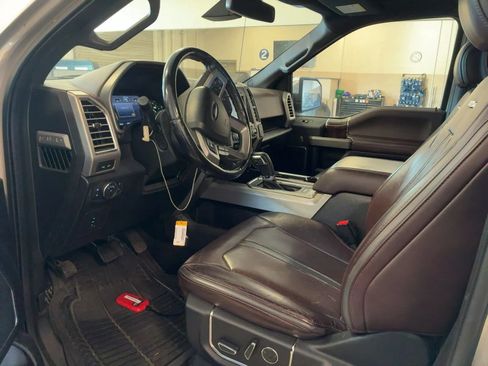 Used 2017 Ford F150 Platinum w/ Equipment Group 701A Luxury image 4