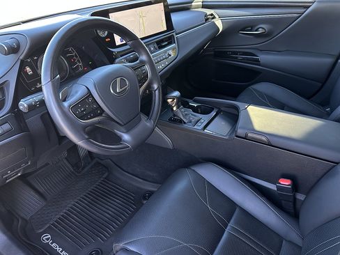 Used 2023 Lexus ES 300h Ultra Luxury image 12