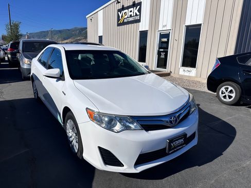 Used 2014 Toyota Camry LE FWD image 1