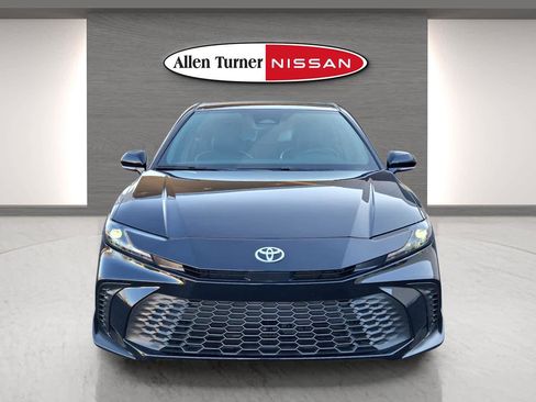 Used 2026 Toyota Camry SE image 4