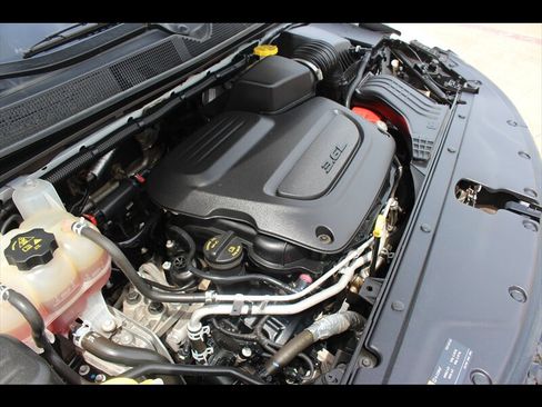 Used 2022 Chrysler Pacifica Touring-L FWD image 36