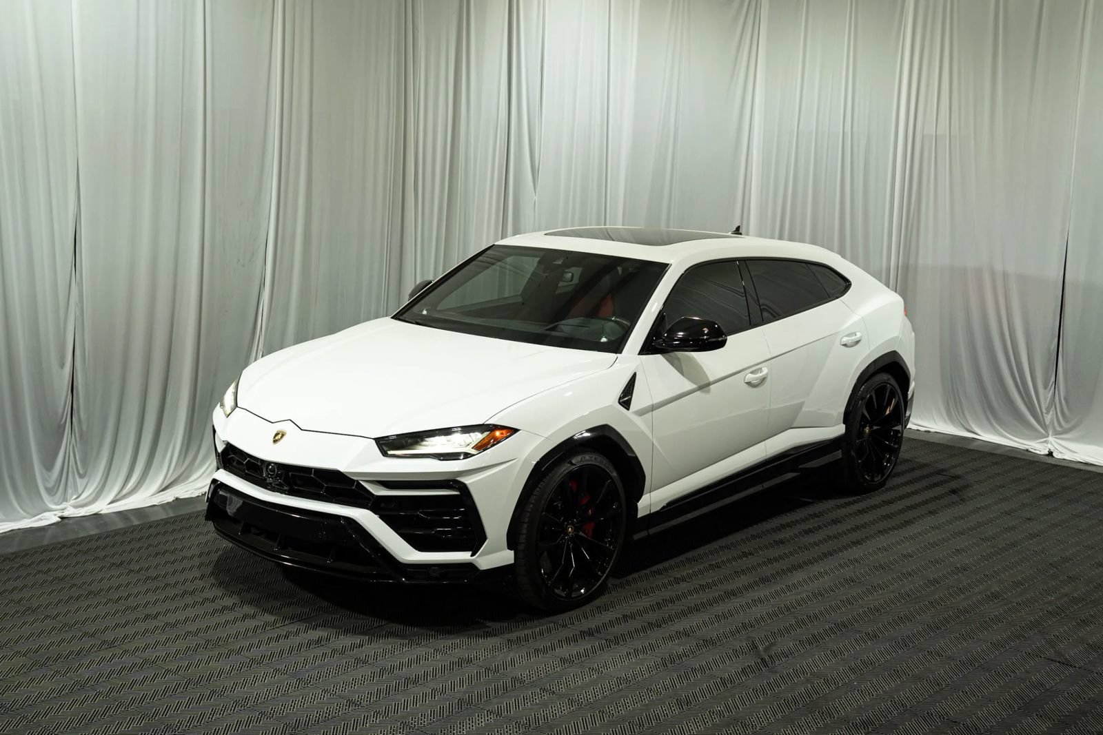 Used 2022 Lamborghini Urus AWD/4WD image 1