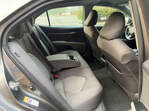 Used 2019 Toyota Camry LE FWD image 23