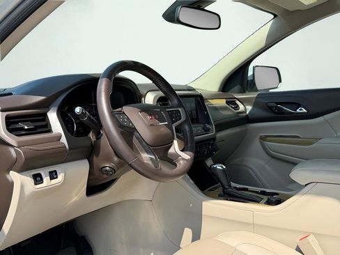 Used 2018 GMC Acadia Denali image 2