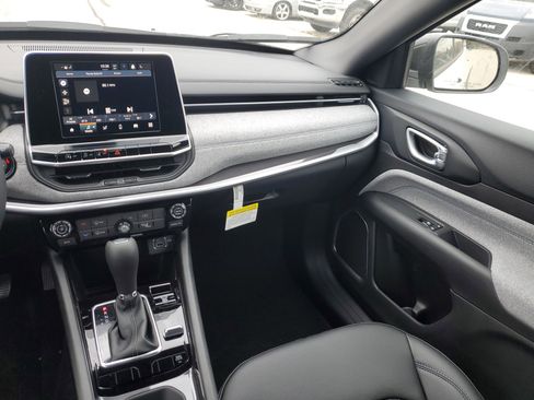 New 2026 Jeep Compass Latitude image 14